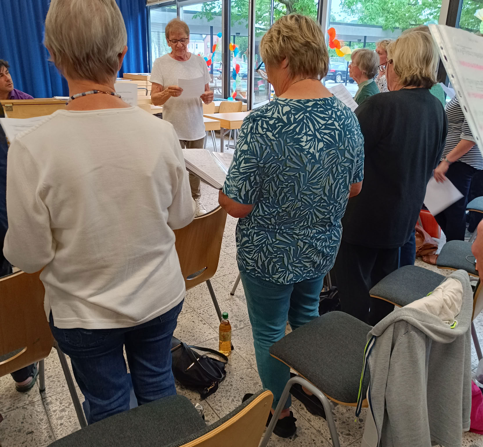 Stapel Musiknoten Auf Weißem Textil