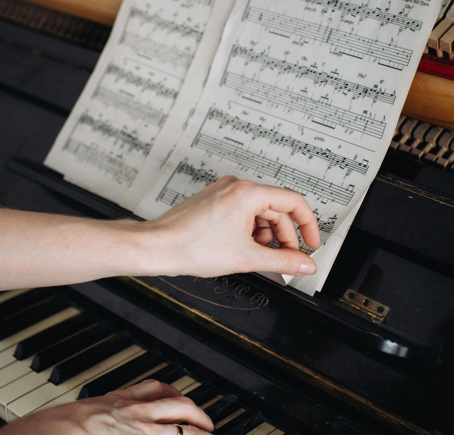 Kostenloses Stock Foto zu akkorde, akustisches klavier, aufführung